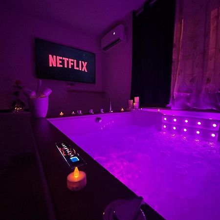 Love Room A Cannes - Appartement 25M2 Pour 2 Personnes Avec Un Jacuzzi Prive מראה חיצוני תמונה
