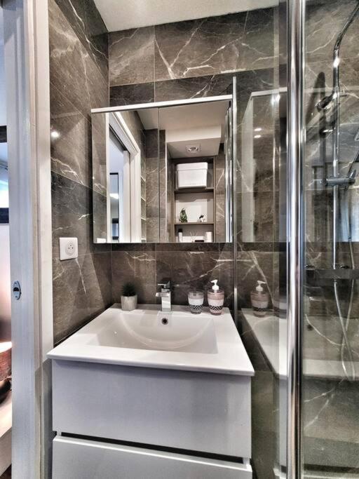 Love Room A Cannes - Appartement 25M2 Pour 2 Personnes Avec Un Jacuzzi Prive מראה חיצוני תמונה