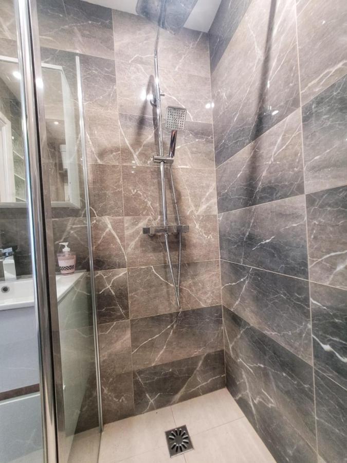 Love Room A Cannes - Appartement 25M2 Pour 2 Personnes Avec Un Jacuzzi Prive מראה חיצוני תמונה