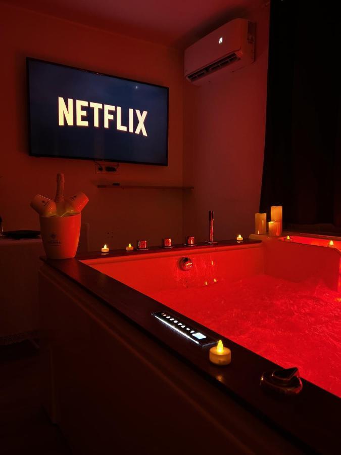 Love Room A Cannes - Appartement 25M2 Pour 2 Personnes Avec Un Jacuzzi Prive מראה חיצוני תמונה