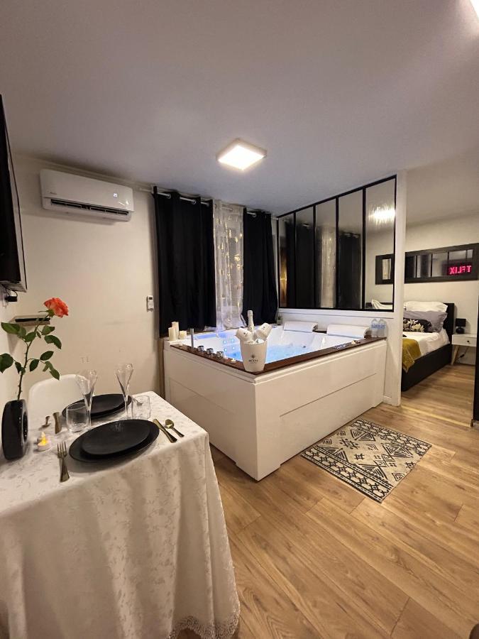 Love Room A Cannes - Appartement 25M2 Pour 2 Personnes Avec Un Jacuzzi Prive מראה חיצוני תמונה