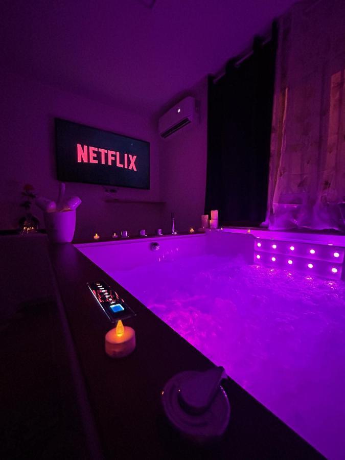 Love Room A Cannes - Appartement 25M2 Pour 2 Personnes Avec Un Jacuzzi Prive מראה חיצוני תמונה