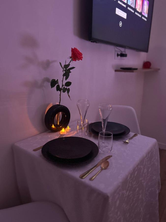 Love Room A Cannes - Appartement 25M2 Pour 2 Personnes Avec Un Jacuzzi Prive מראה חיצוני תמונה