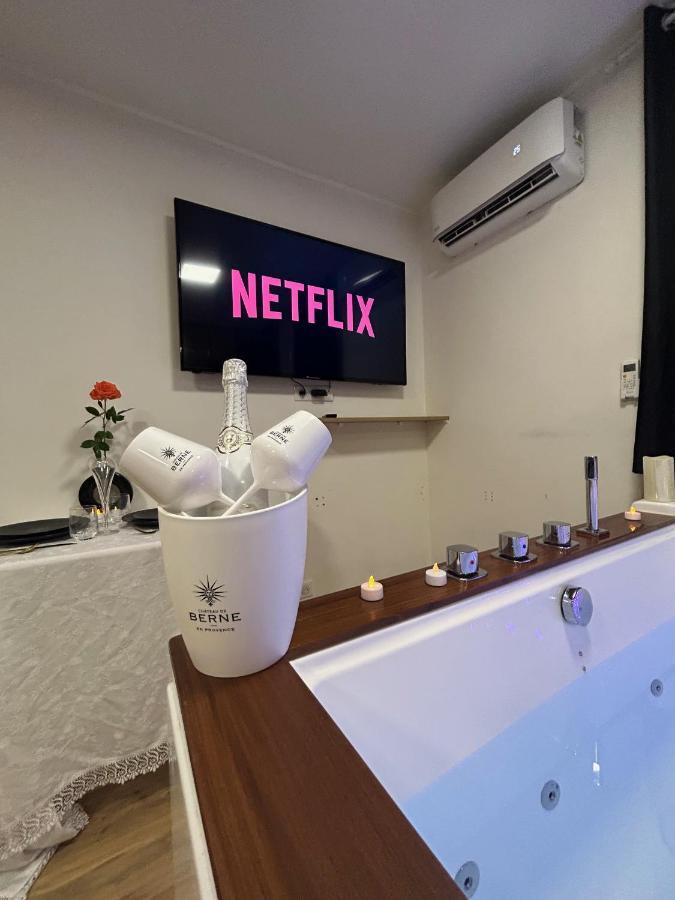 Love Room A Cannes - Appartement 25M2 Pour 2 Personnes Avec Un Jacuzzi Prive מראה חיצוני תמונה
