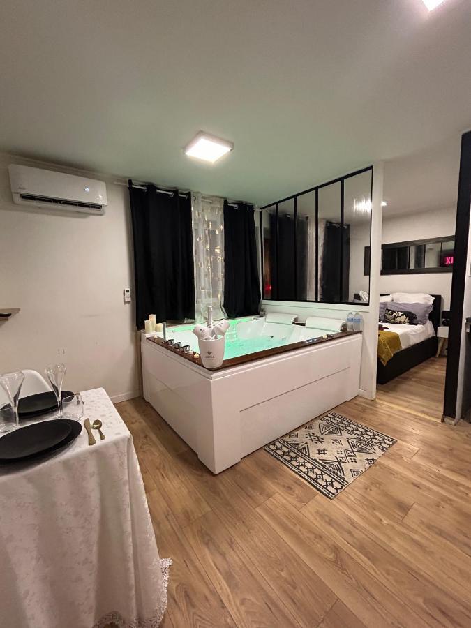 Love Room A Cannes - Appartement 25M2 Pour 2 Personnes Avec Un Jacuzzi Prive מראה חיצוני תמונה