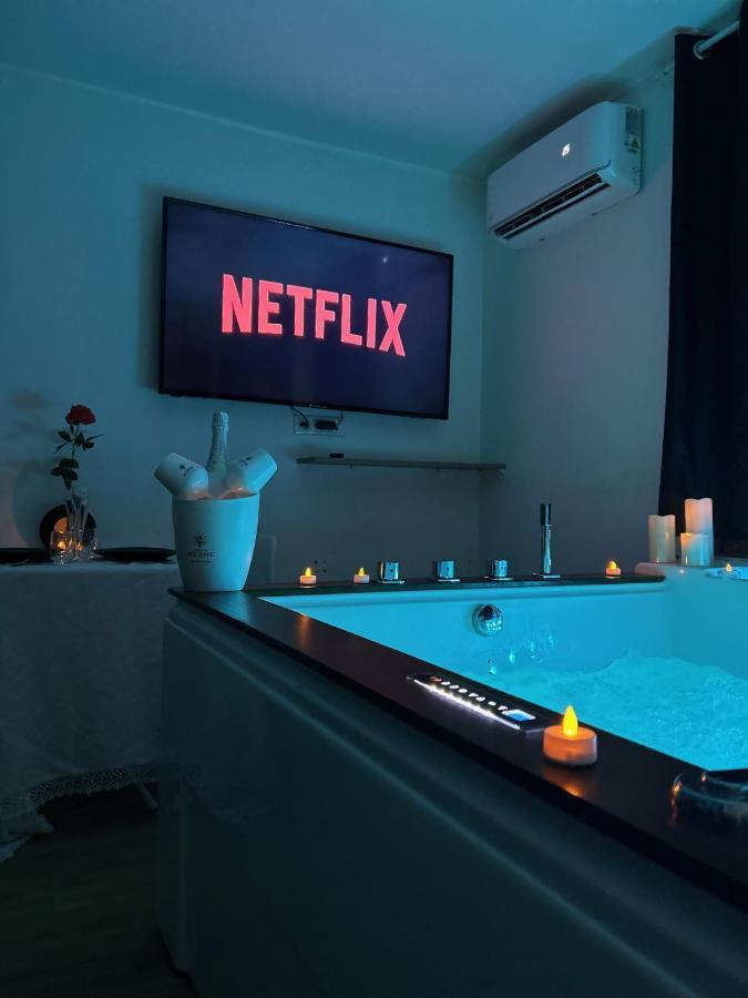 Love Room A Cannes - Appartement 25M2 Pour 2 Personnes Avec Un Jacuzzi Prive מראה חיצוני תמונה